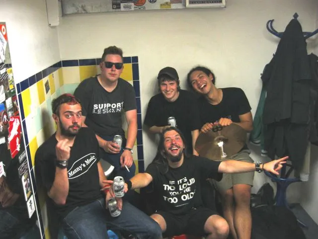 Vyčůrat A Spát - VAS_backstage_Futurum maly.jpg